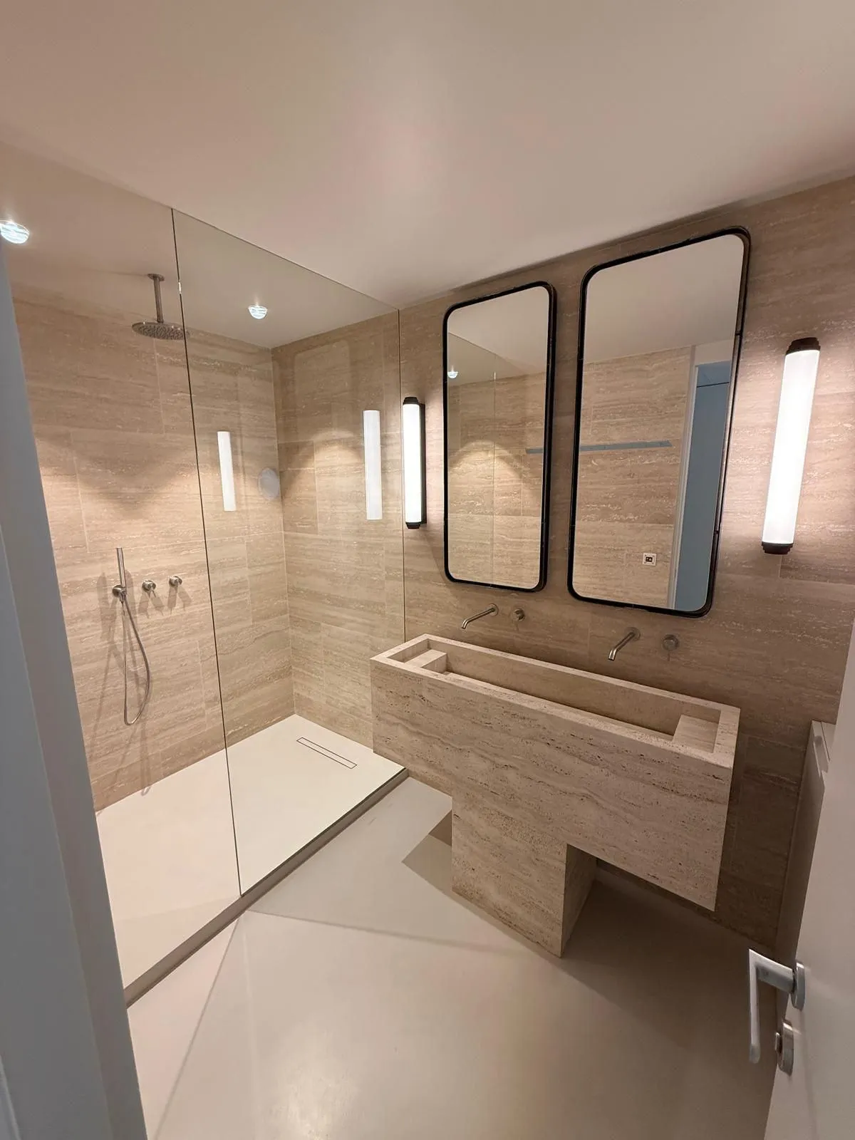 Deux chambres et deux salles de bains
